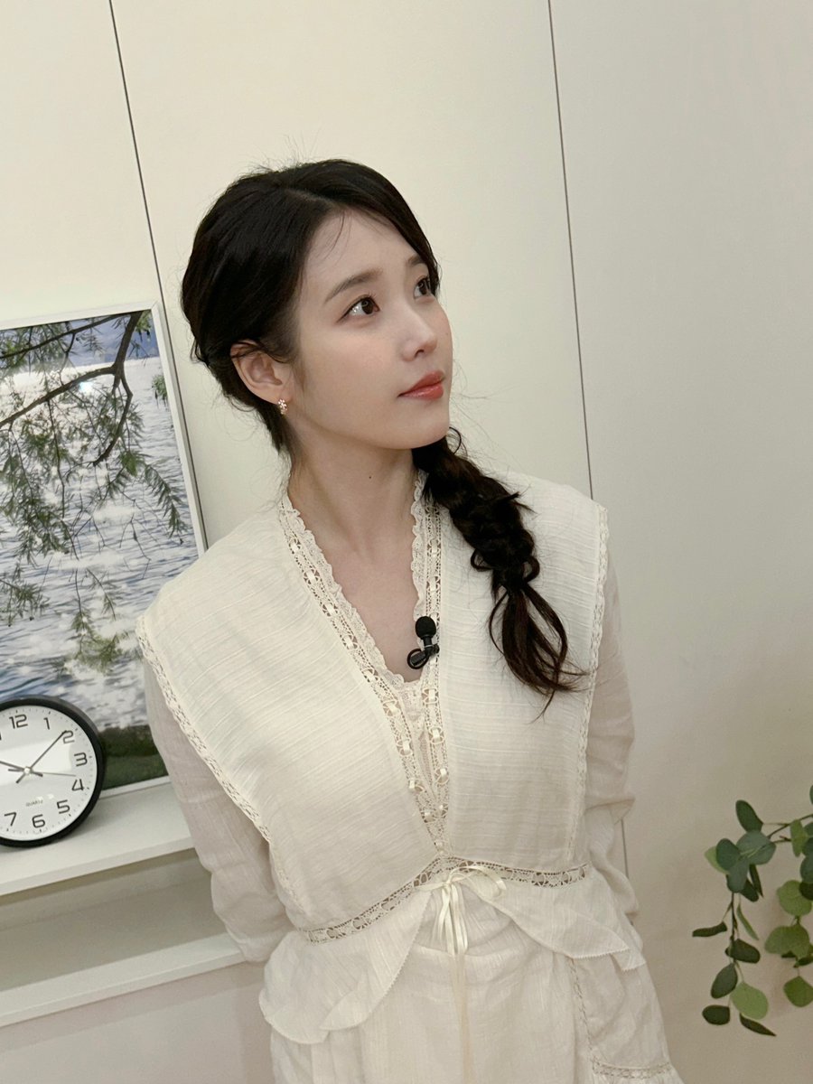 아이유(IU) tweet media