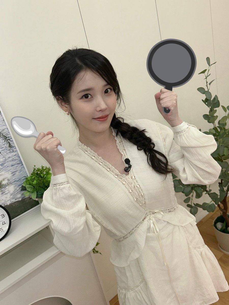 아이유(IU) tweet media