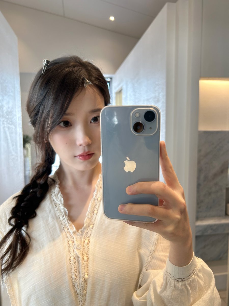 아이유(IU) tweet media