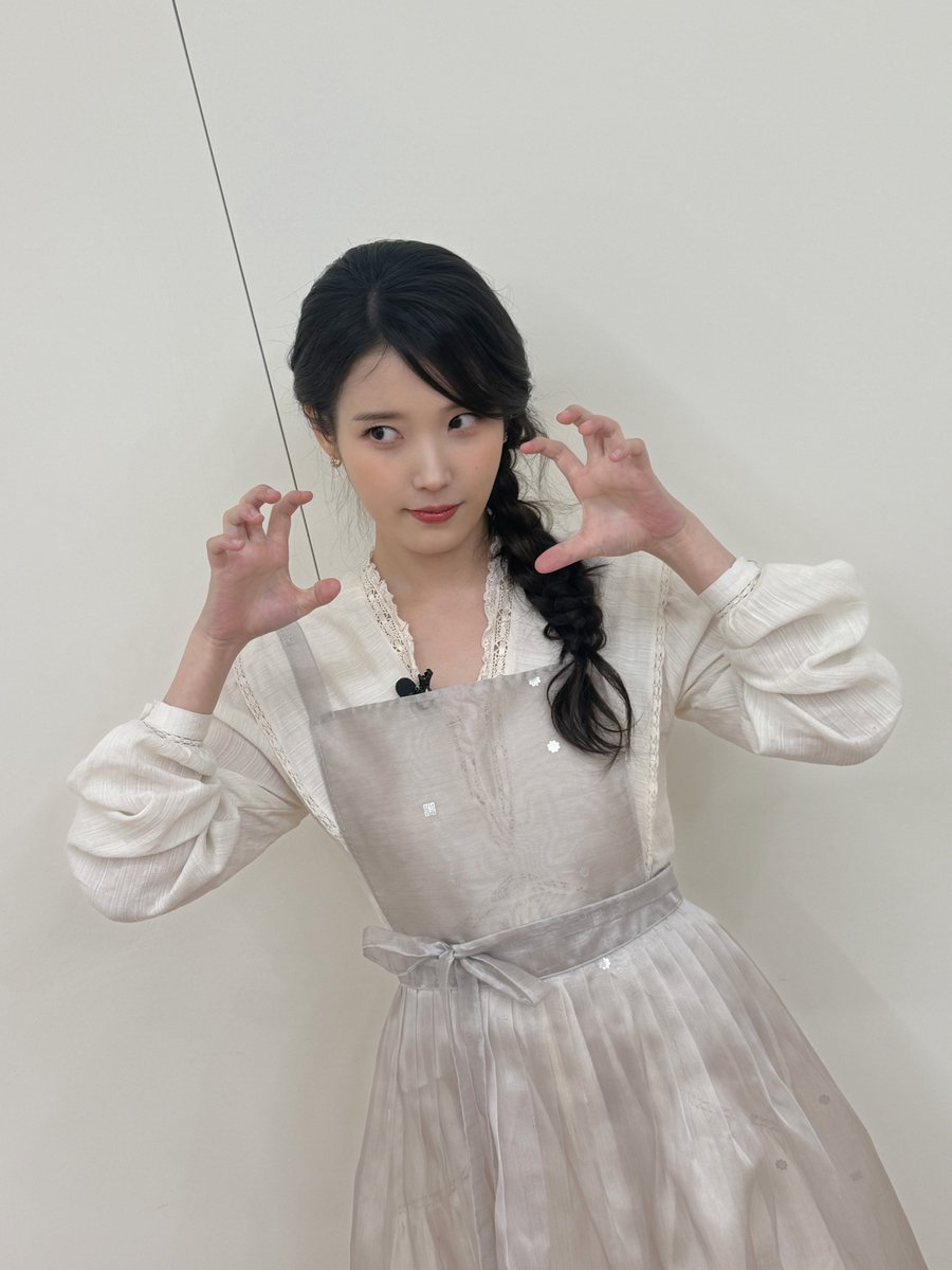 _IUofficial's tweet image. #아이유 #IU 
#안성재거덩요
#21세기대군부인 #PerfectCrown