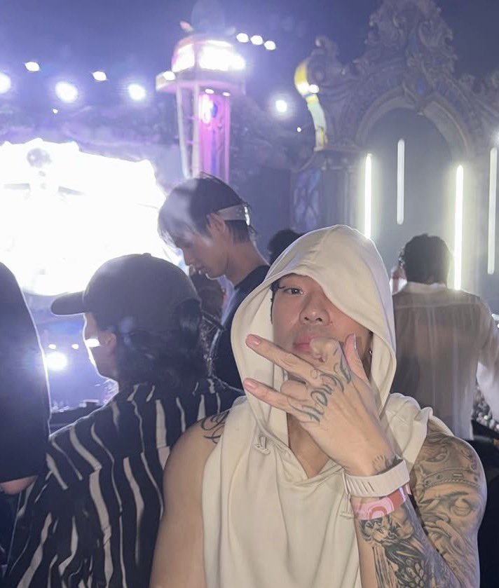 ᥫᩣ ddaravc ᥫᩣ ☀️ ☁️⁹ tweet media