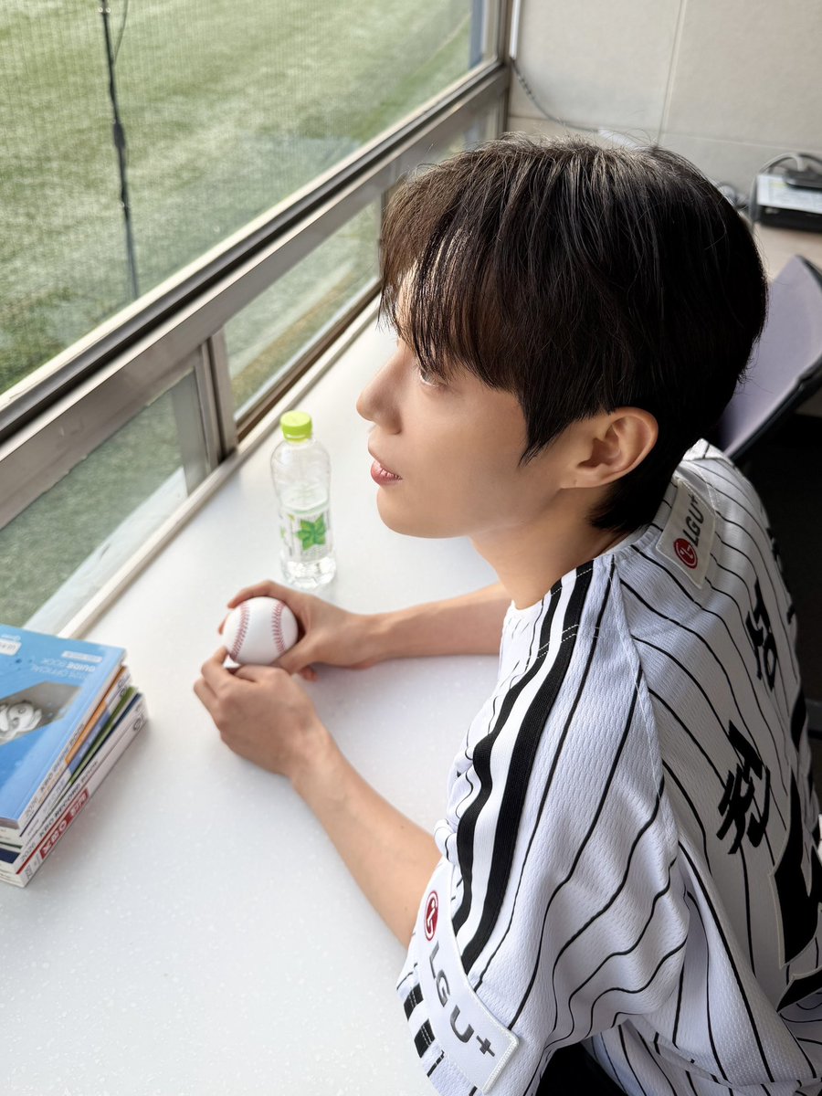 Highlight_AUent's tweet image. [📸] LG트윈스 시구❤️🖤⚾

하이라이트 윤두준 님의 생애 첫 시구! LG트윈스의 신바람 야구를 처음으로 경험하게 해주신 여러분 고맙습니다💙

#하이라이트 #HIGHLIGHT
#비스트 #BEAST
#윤두준 #YOONDUJUN