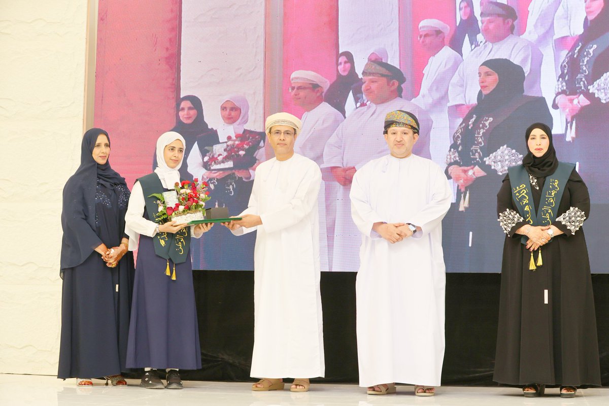 تحت رعاية الدكتـور / ناصـر بن سـالم ناصـر الغنبـوصي المديـر العـام للمديريـة العامـة للتربيـة والتعليـم بمحافظـة جنـوب الباطنـة اقيم حفل تكريم مجيدات مدرسـة هند بنت اسيد الانصارية (١٠_١٢) .
<a href="/EduGovSbt3337/">مدرسة هند بنت أسيد الأنصارية</a>