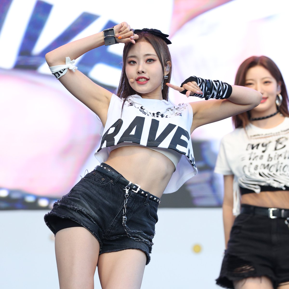 kpopdataz tweet media