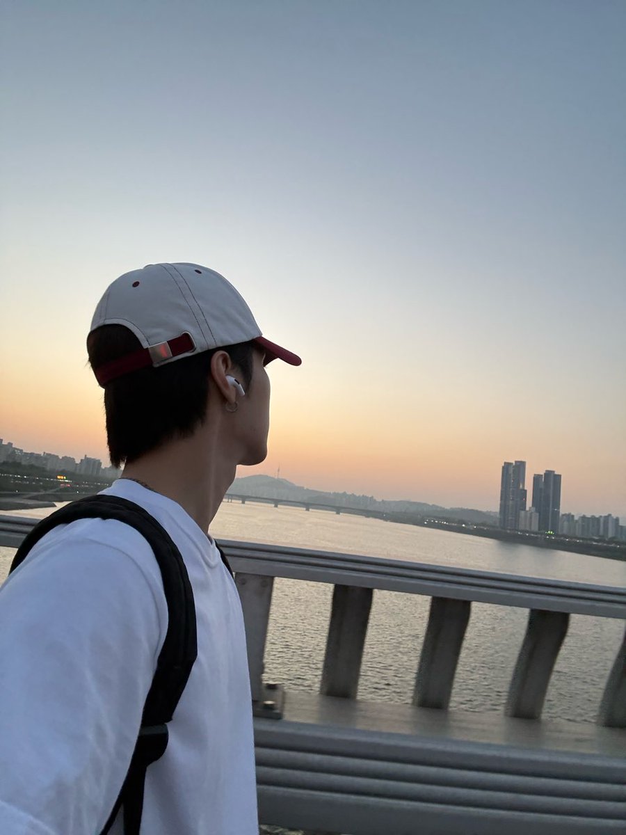 hendery 𝘧𝘪𝘭𝘮 tweet media