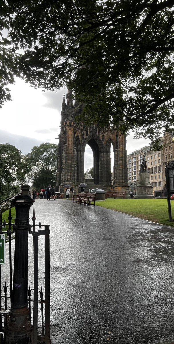 echoesofworld's tweet photo. Edinburgh https://t.co/bPiWZOD39I