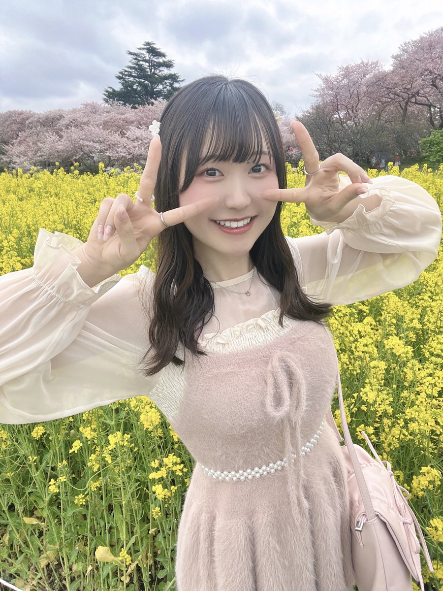 毎年恒例の親友とのお花見🌸🌿.∘

葉桜をイメージして、お洋服はピンクとミントの組み合わせにしたよ～！桜餅コーデだ！！

そして最近カメラデビューした親友がとっても綺麗に沢山写真を撮ってくれて…！ありがとう…！素敵すぎる！！📸✨️

菜の花の香りがいっぱいであったかい気持ちになった～☀️