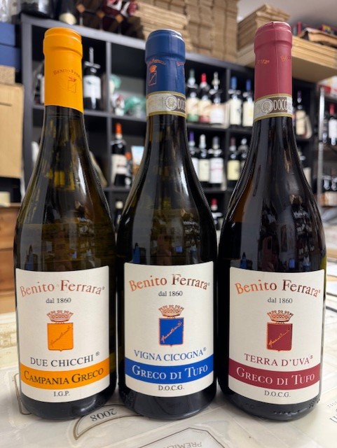 vinotastevin's tweet photo. 🇮🇹カンパーニャ州の生産者ベニート フェッラーラから3商品が再入荷✨
初ヴィンテージを三ツ星レストランが買い占めたことで話題となりました。カンパーニャの土着品種グレーコのワインは豊かなアロマで美しい黄金色が特徴🍾

https://t.co/8p86y2Rjed

#ベニートフェッラーラ #カンパーニャ
#グレー https://t.co/9NIQR0X46j
