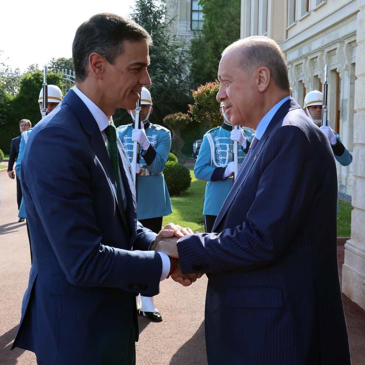 Pusholder tweet media