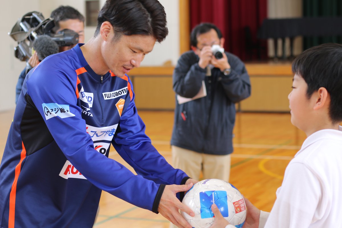 GOAL for YAMAGUCHI project 」 亀川諒史選手が山口市立小郡南小学校を GOAL for YAMAGUCHI project 」 亀川諒史選手が山口市立小郡南小学校を