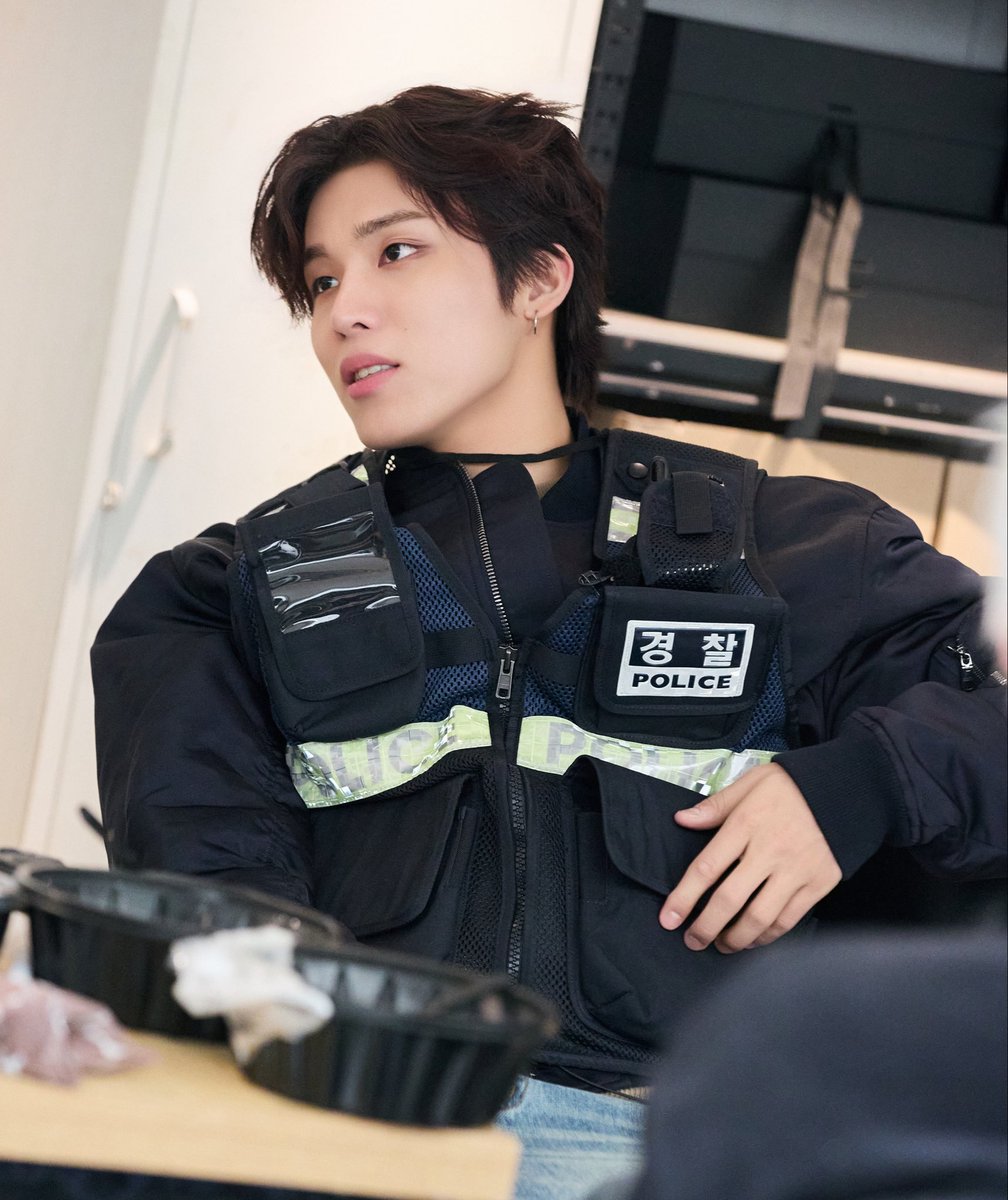 PICSPJW's tweet photo. the most handsome cop to ever exist 🙂‍↔️ https://t.co/3oSDBSVC71
