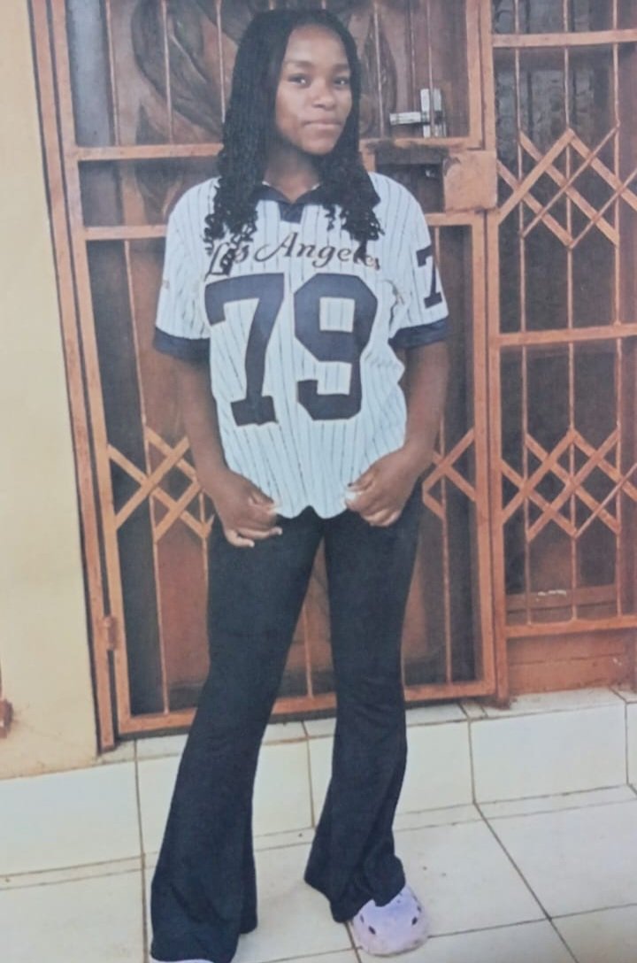 𝗦𝗘𝗔𝗥𝗖𝗛 𝗙𝗢𝗥 𝗠𝗜𝗦𝗦𝗜𝗡𝗚 𝟭𝟴 𝗬𝗘𝗔𝗥-𝗢𝗟𝗗 𝗙𝗥𝗢𝗠 𝗧𝗦𝗛𝗜𝗞𝗪𝗔𝗥𝗔𝗡𝗜

Police in Limpopo are requesting public assistance to locate an 18 year-old female victim, Selaelo Ndadza, a resident at Tshikwarani village in Vhembe.

Selaelo was reported missing after she