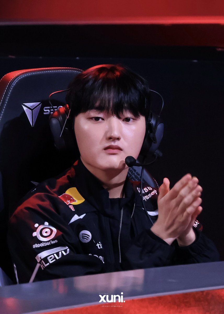 Xuni_T1's tweet image. 260401

잘생김 공유 😎

#T1 #Peyz #페이즈 #김수환