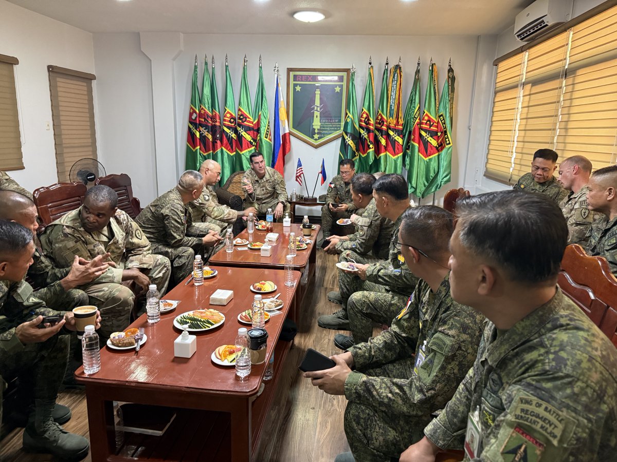 25thID's tweet photo. The backbone of #IntegratedDeterrence is a professional NCO Corps.
The command sergeant major of the #25ID met with the sergeant major of the #AFP to strengthen our enlisted #Partnership at #Salaknib26. This is the C2 that ensures our alliance is ready to fight and win. πΊπΈ π€ π΅π https://t.co/pYh0NYWhmx