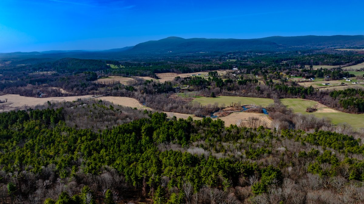 WesternMADrones's tweet image. We're working in Great Barrington, Massachusetts shooting a construction monitoring job on a new custom home being built.
Here's a shot of Great Barrington looking at NY.
#ConstructionMonitoring #droneservices #dronephotography #greatbarringtonma #berkshires #westernmassdrones