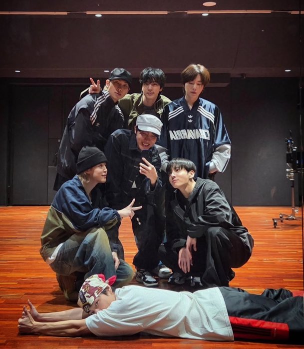 yvsdoll's tweet photo. I haven’t seen them all together for so long I thought it was ai https://t.co/NFpMv5GH0t