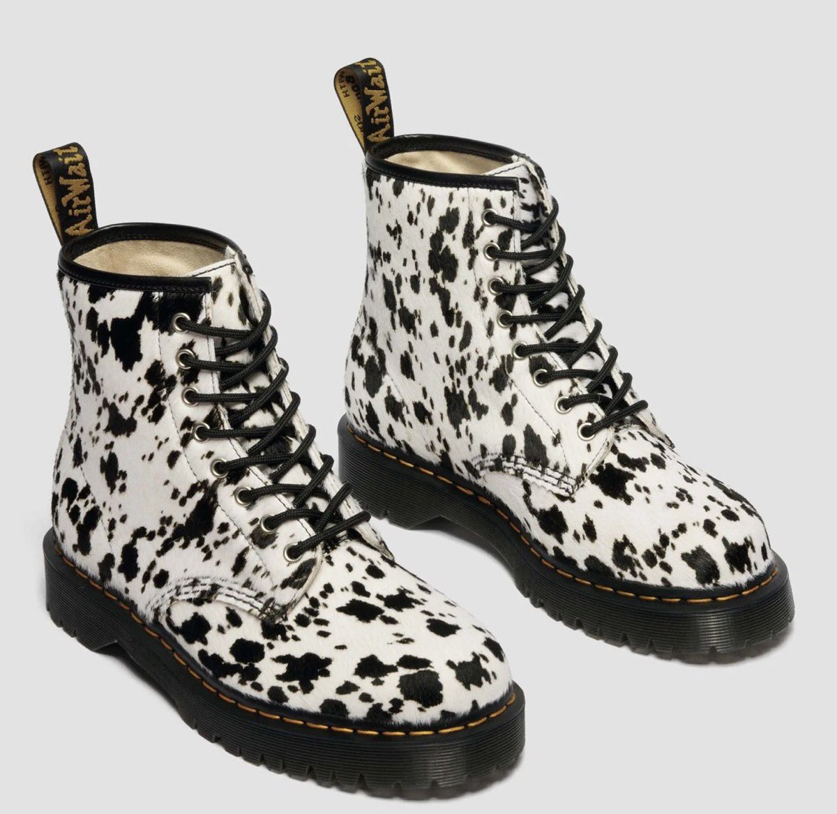 marimocco610's tweet image. マーチン1つ欲しい思いながら
スニーカー買っちゃった🤣

#Dr.Martens
#ダルメシアン
#adidasoriginals
#ジャマイカ