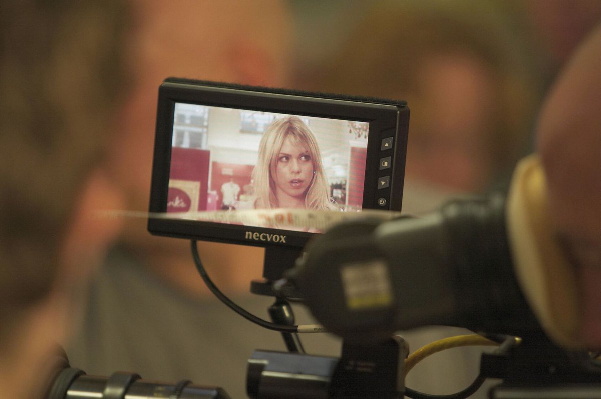 DoctorWhoPix's tweet image. Rose ~ behind the scenes #DoctorWho #DrWho