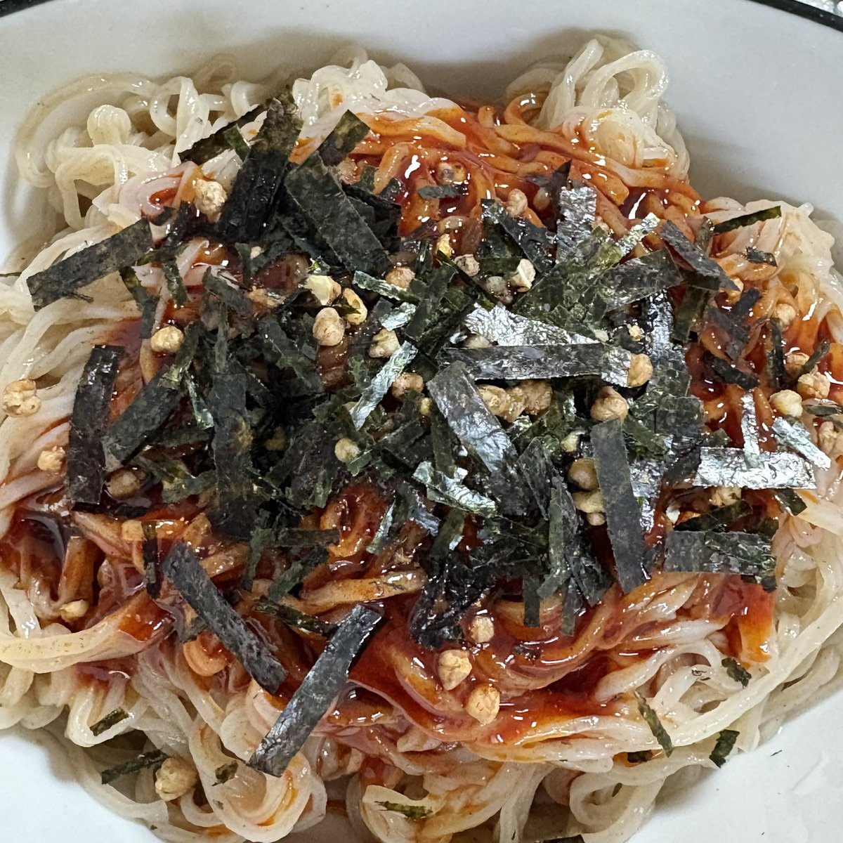 #호두밥 

배홍동 막국수 한 번에 2봉지 먹는 여자 어때?