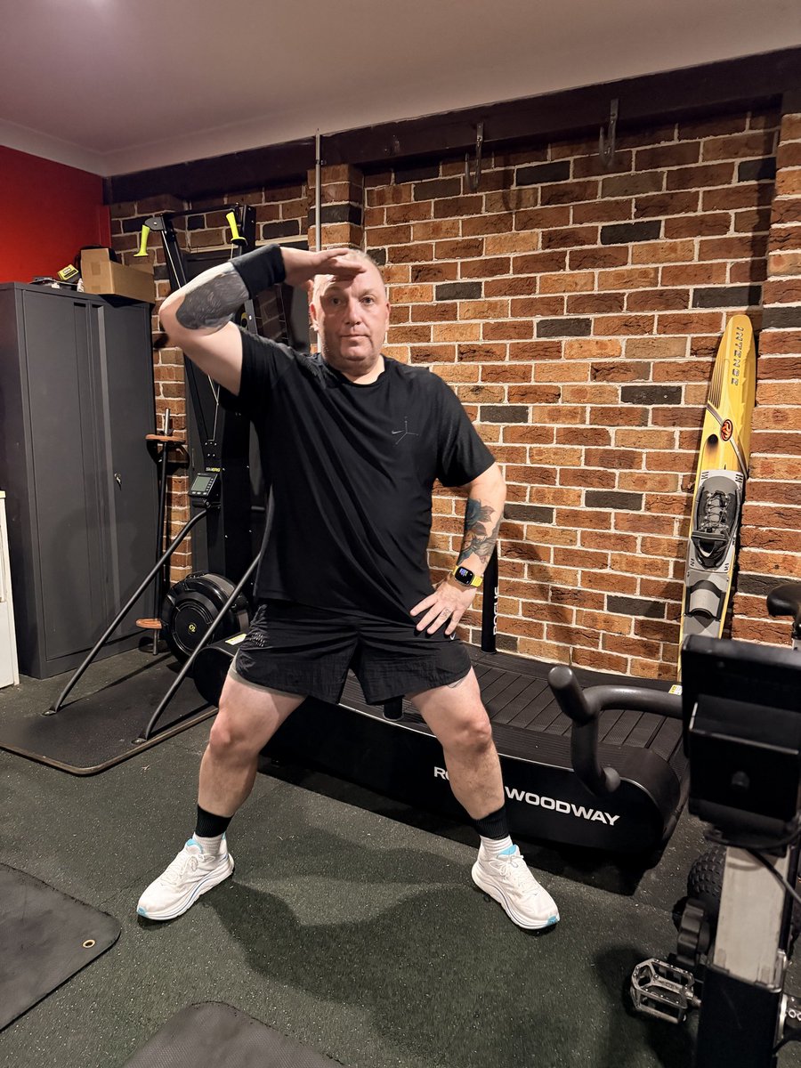 DavieBlue26's tweet image. Day 102 /123 fit for the holidays challenge!! 🫡Finishing the day with a HITT set !🫡Happy  hump day !! 🫡#2026challenge #MentalHealth #Kindness #ipaintedmywalk #supportothers #gearupspeakup #ConsistencyWins #deletingX