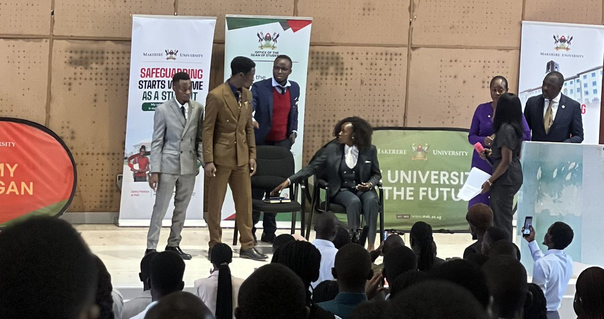 benadamstalks's tweet image. We’re witnessing the swearing in of the mighty @kadondigracious , MYK 92nd guild PRESIDENT.
#NoCuddles