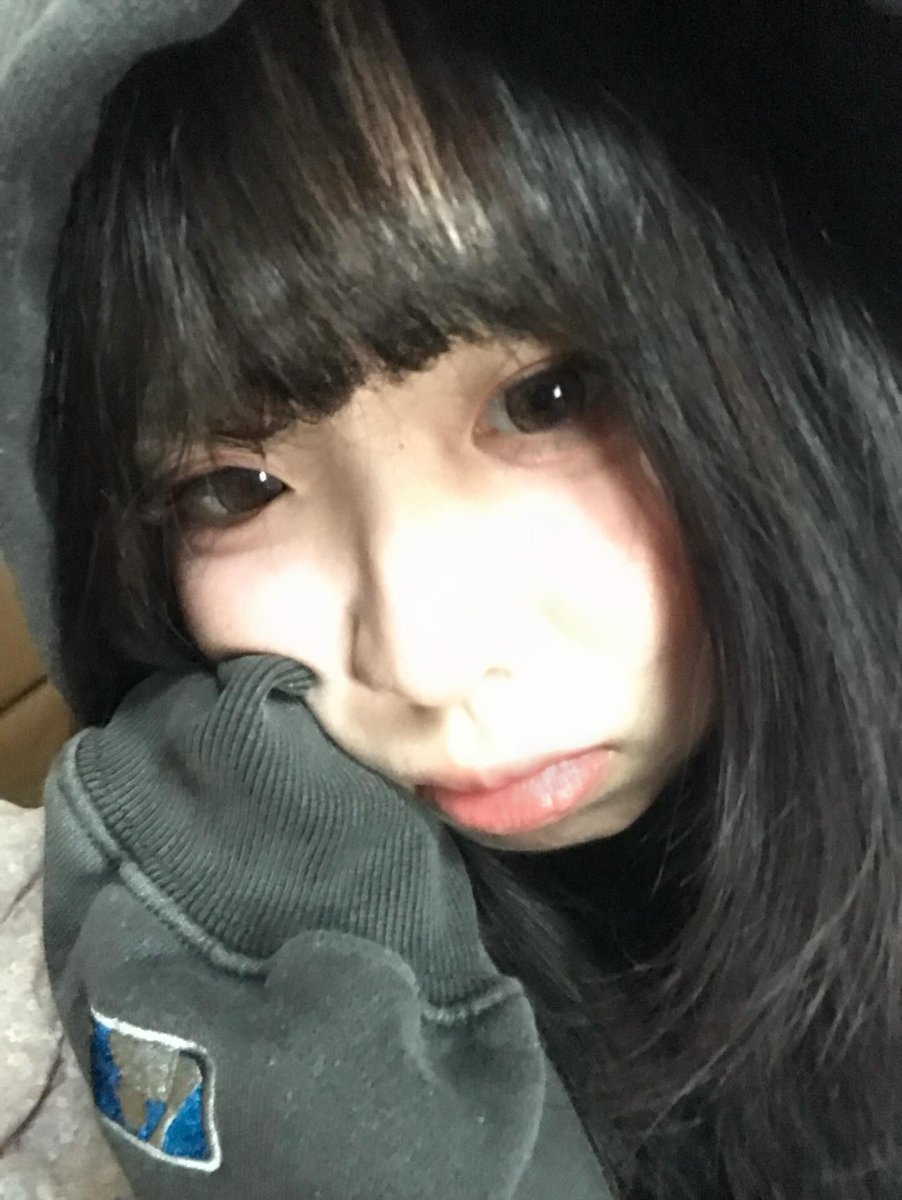 吃一顆草莓呀 tweet media