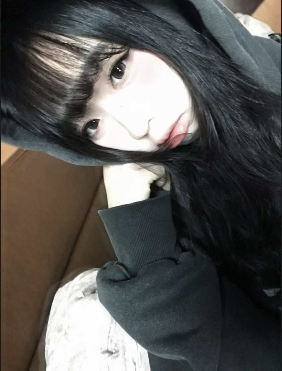 吃一顆草莓呀 tweet media