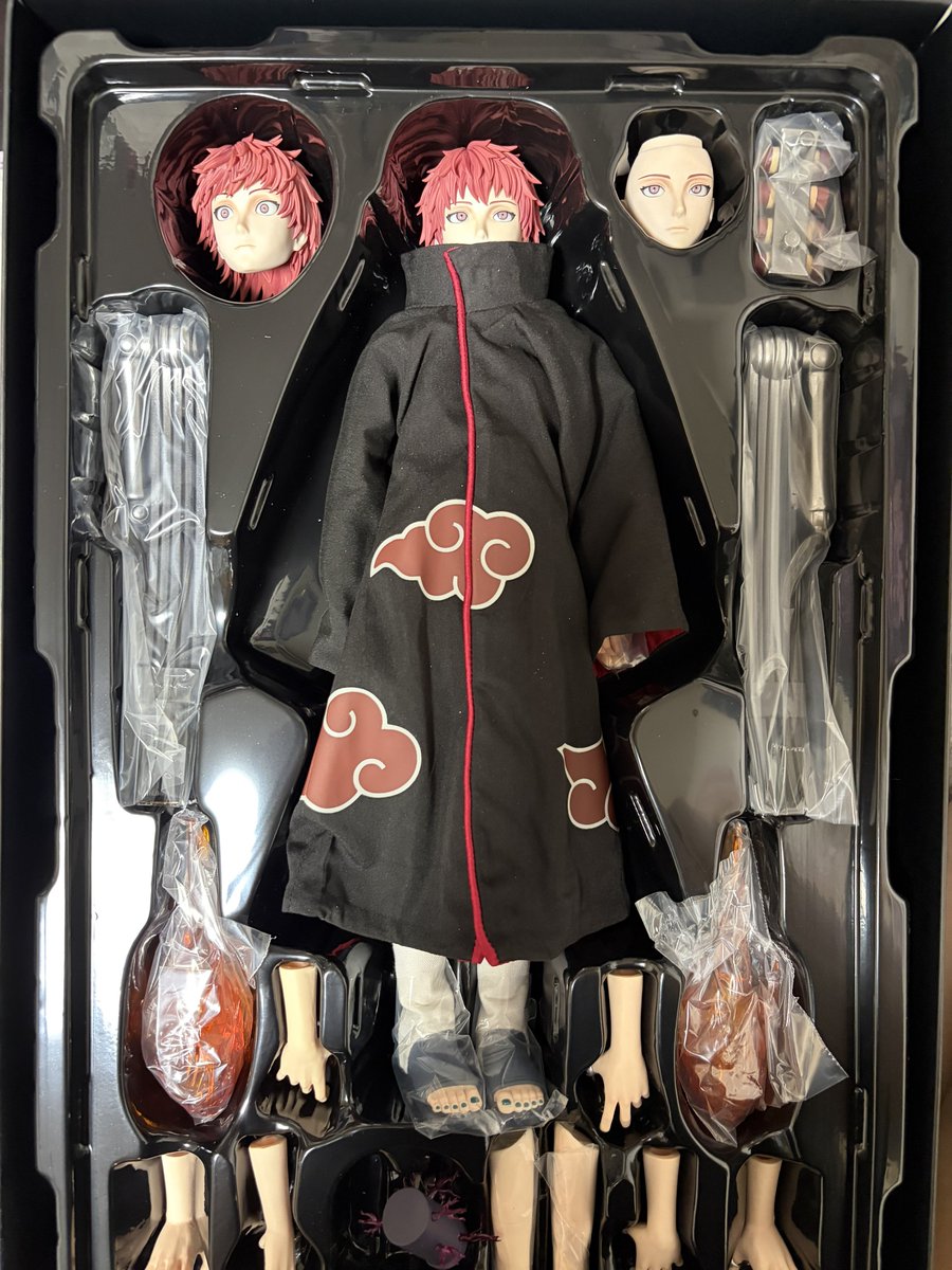 フィギュアは置き場ないからエ◯グもルマ◯ンも我慢した
でもこのキャラだけは買わないとぜっったい後悔すると思って購入
瞳がドールアイになっててキャラとの親和性もすんばらしい😭
20年近く好きなキャラが5万円超えのハイクオリティフィギュアで出るのありがたすぎる、すごい