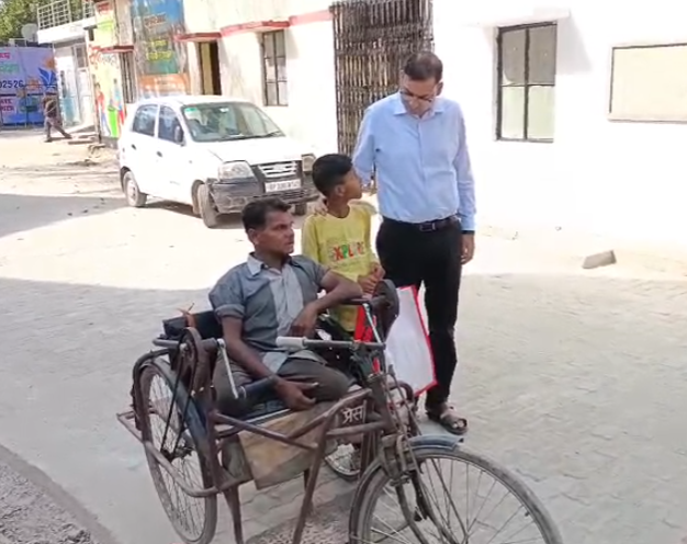 रायबरेली में मदद की मिसाल  
DM हर्षिता माथुर व DPRO सौम्यशील सिंह ने दिव्यांग के बेटे को दी कॉपी-किताबें
जनता दर्शन में लगाई थी गुहार, अब पढ़ाई का मिला सहारा
छात्र कार्तिकेय को रोज स्कूल जाने की प्रेरणा
#Raebareli #EducationForAll #DM #UPNews <a href="/raebarelipolice/">Raebareli Police</a>