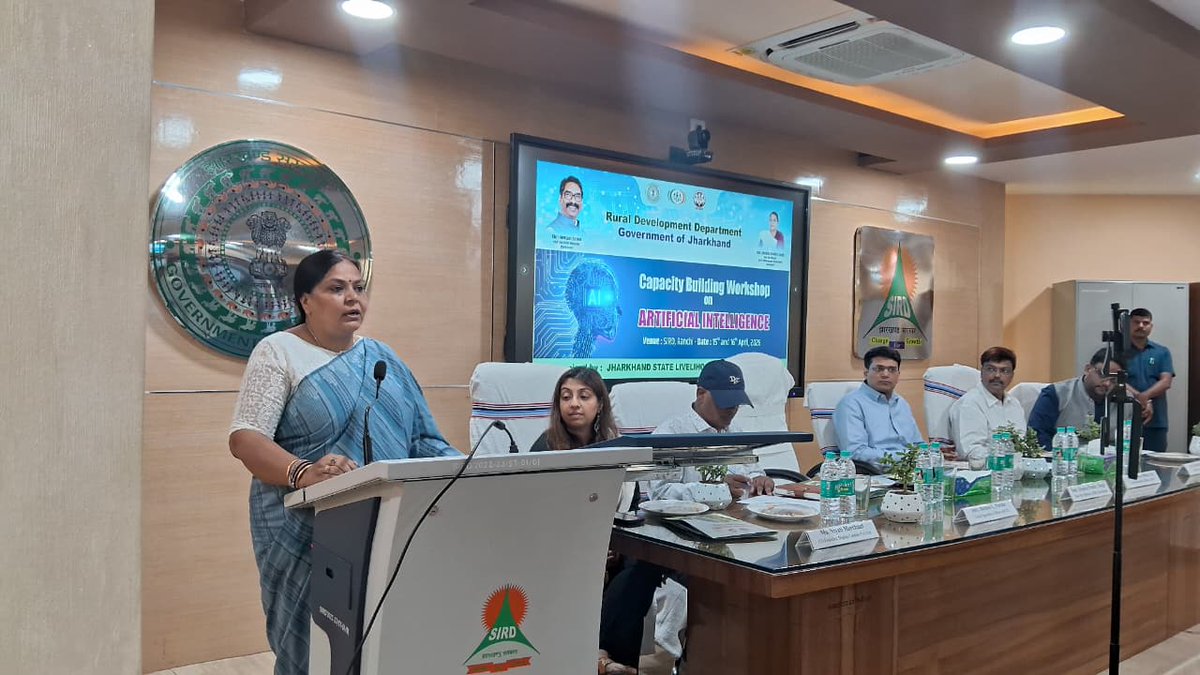 onlineJSLPS's tweet photo. ग्रामीण विकास में एआई का समावेश: जेएसएलपीएस द्वारा राज्य स्तरीय कार्यशाला का शुभारंभ 

जेएसएलपीएस द्वारा ग्रामीण विकास कार्यों में तकनीक के उपयोग को बढ़ावा देने के उद्देश्य से आर्टिफिशियल इंटेलिजेंस (#AI) पर दो दिवसीय राज्य स्तरीय क्षमता निर्माण कार्यशाला का शुभारंभ SIRD, हेहल, रांची में किया गया। कार्यशाला का उद्घाटन माननीय मंत्री, ग्रामीण विकास विभाग, झारखण्ड सरकार, श्रीमती दीपिका पाण्डेय सिंह द्वारा किया गया। इस अवसर पर सीईओ-जेएसएलपीएस श्री अनन्य मित्तल, सीओओ श्री बिष्णु चरण परिडा, ग्रामीण विकास विभाग के पदाधिकारी तथा द नज इंस्टीट्यूट, डिजिटल एरे और सेल्सफोर्स सहित विभिन्न संस्थानों के विशेषज्ञ उपस्थित रहे। 

#जेएसएलपीएस इस प्रकार का एआई प्रशिक्षण आयोजित करने वाला देश का पहला एसआरएलएम है। इस पहल के तहत लगभग 450 कर्मियों को प्रशिक्षण दिया जाएगा। अपने संबोधन में माननीय मंत्री ने कहा कि एआई तकनीक को अपनाकर कार्यक्षमता बढ़ाना समय की जरूरत है तथा इससे समूह  की महिलाओं तक पहुंचाने का लक्ष्य है। सीईओ श्री अनन्य मित्तल ने कहा कि भविष्य की कार्यकुशलता का आधार एआई होगा और नई तकनीकों को समझकर उनका प्रभावी उपयोग करना जरूरी है। इस अवसर पर उप सचिव, ग्रामीण विकास विभाग श्री राकेश कुमार, श्री विनोद कुमार पांडेय, आईएएफ, श्री अमिन रहमान, सेल्सफोर्स, सुश्री नियति मर्चेंट, को फाउंडर, एरे सहित अन्य विशेषज्ञ एवं पदाधिकारी उपस्थित रहे।

@MoRD_GoI @DAY_NRLM
@HemantSorenJMM @DipikaPS