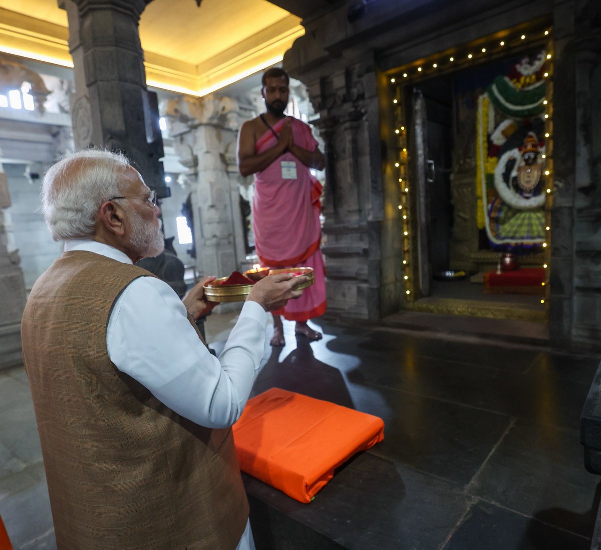 Narendra Modi tweet media