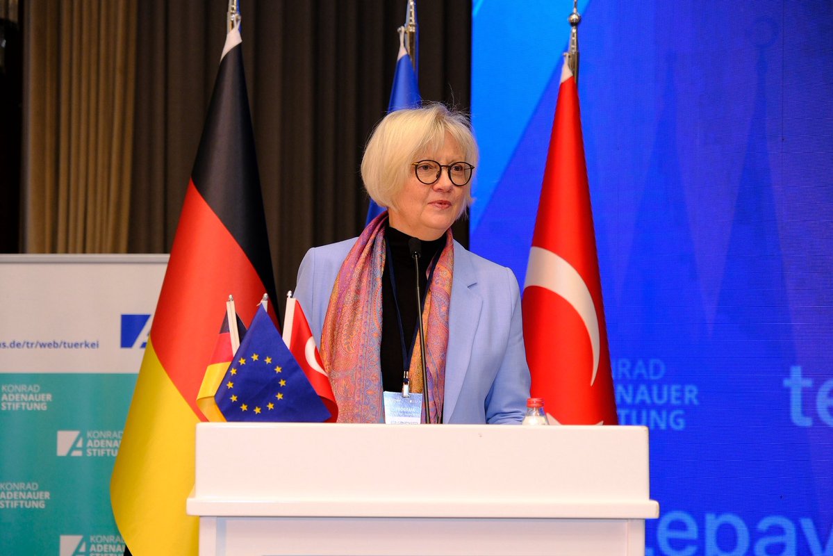 Sibylle Katharina Sorg tweet media