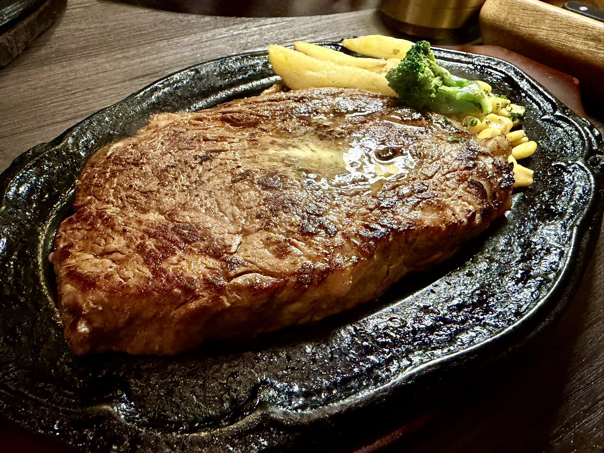 gaasyy_yade's tweet photo. 一発でガシログ認定！
沖縄ステーキランキングベスト3にランクイン！
これからはヘビロテで！！！

PUB LOUNGE EMERALD
050-5593-3880
沖縄県中頭郡北中城村字島袋311 
https://t.co/pZHVfJ8jMr https://t.co/dEbDCXu13K
