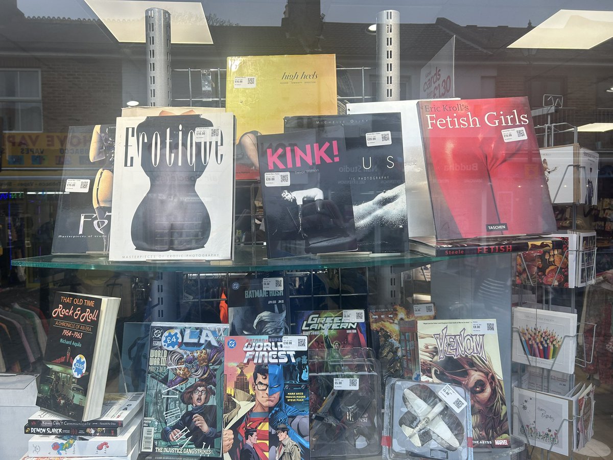 hellothisisivan's tweet photo. Bold window display at the British Heart Foundation https://t.co/KOMa4ehRtQ