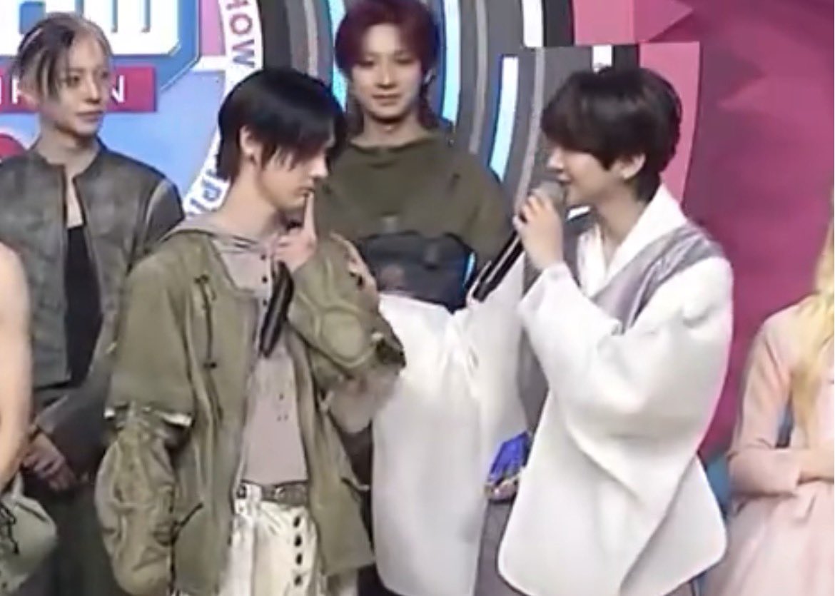 &☾𖤓 tweet media