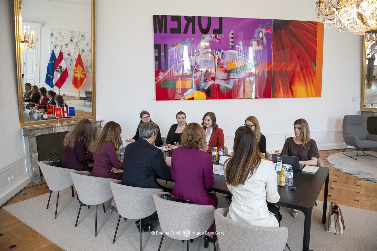 MFA_MNE's tweet image. 📍Vienna
🇲🇪🤝🇦🇹
DPM &amp;amp; FM Ibrahimović began his visit to #Austria with a meeting with Federal Minister for Europe, Integration and Family Claudia Bauer @bkagvat 

The meeting reaffirmed strong bilateral relations, with both sides expressing a shared commitment to further