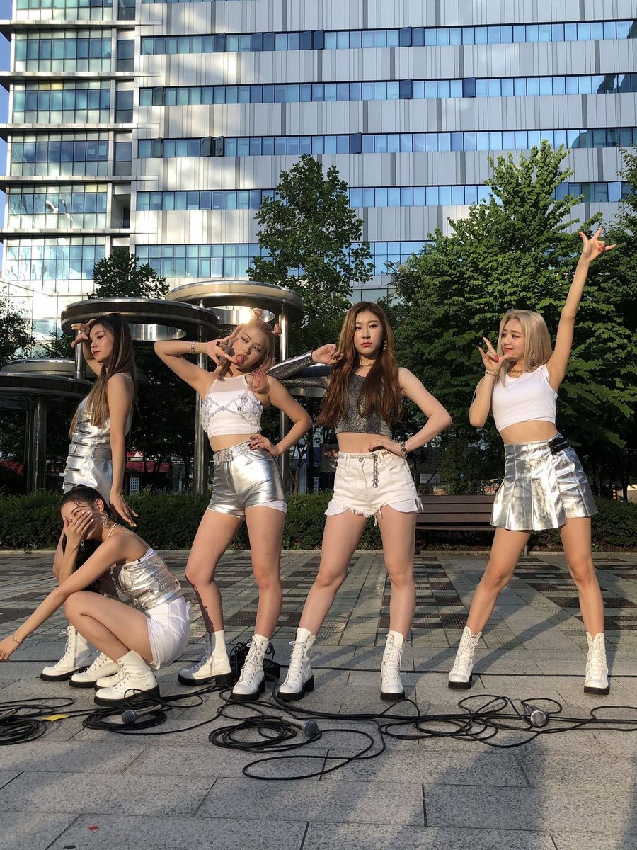 for itzy tweet media