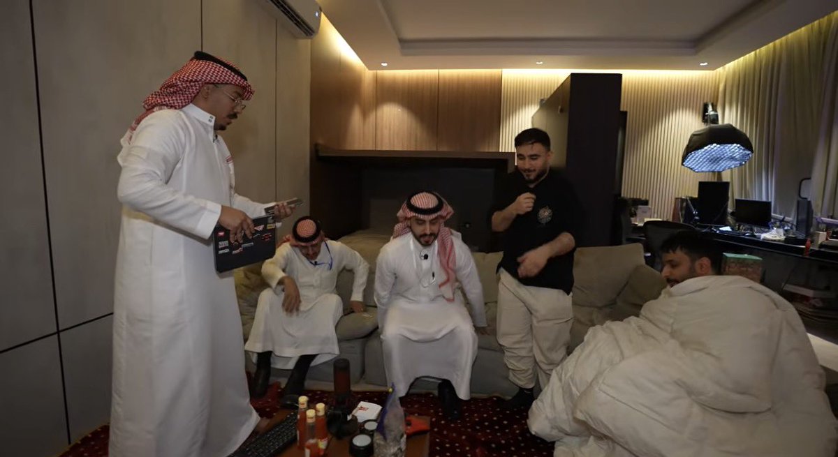 aso stark tweet media