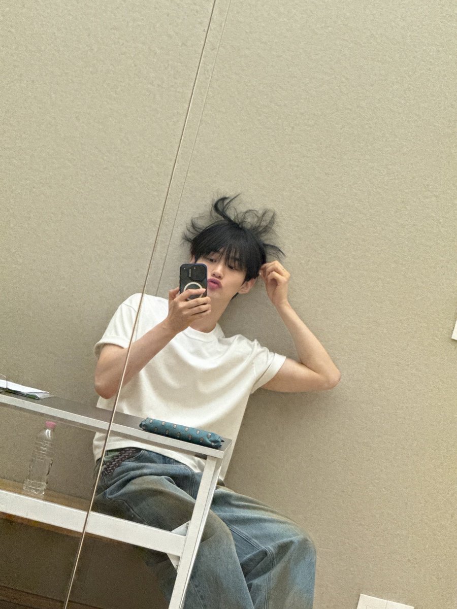 니뷰⁶¹⁷ tweet media