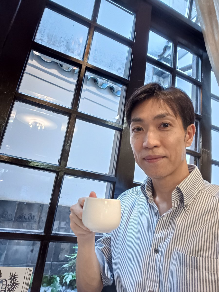 kojis31's tweet photo. 約１年ぶりくらいに京都のフランソア喫茶室☕へ🚶…
コメダもいいけどここは雰囲気よしです✨
だんだん少なくなる昔ながらの喫茶室���何とか残っていってほしい😌 https://t.co/hVNOgarRoF
