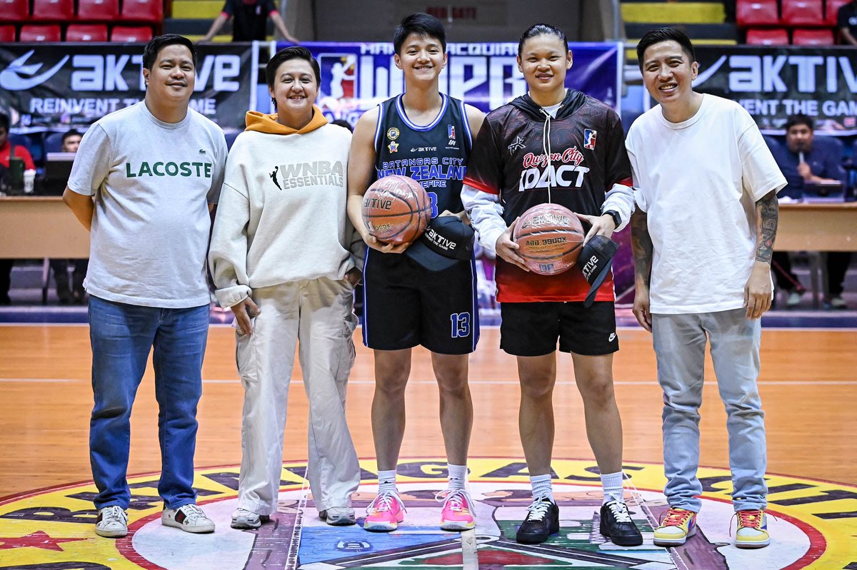 tiebreakertimes's tweet image. #LOOK: HONORING HISTORY-MAKERS 🇵🇭

The #WMPBL2026, led by president John Kallos and interim commissioner Mau Belen, honored Gilas Women stars Afril Bernardino and Tantoy Ferrer for making history in #FIBA3x3  🏀

#ReadMore 👉 tbti.me/s22vwr

📸 Neo Garcia/WMPBL