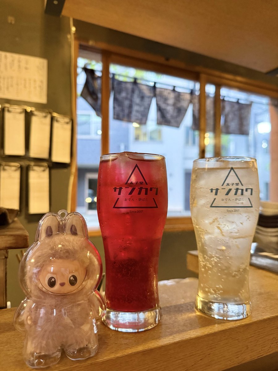 potatoooo_27map's tweet photo. 半年ぶりのサンカクさん☺️🍻
最近行ってるんだ〜と思ったら行きたくなっちゃって！
人の力も借りて4種飲んだ🫶🏻
私はシャルドネ生姜サワーが好きかな！
GWも行きたい〜！ https://t.co/BWNPNLkwIA