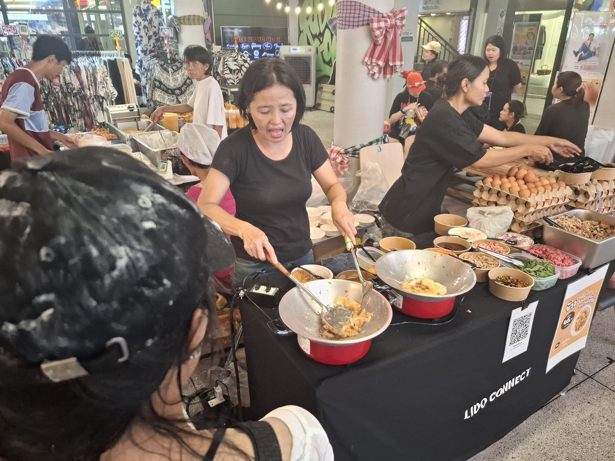 KhaosodEnglish's tweet image. Stalls are set at Siam Square area to serve those enjoyinn water fight durinv the last day of Songkran in Bangkok on Wednesday. (Photo @PravitR) #Thailand #Bangkok #SiamSquare #Spiderman #Songkran #สงกรานต์
