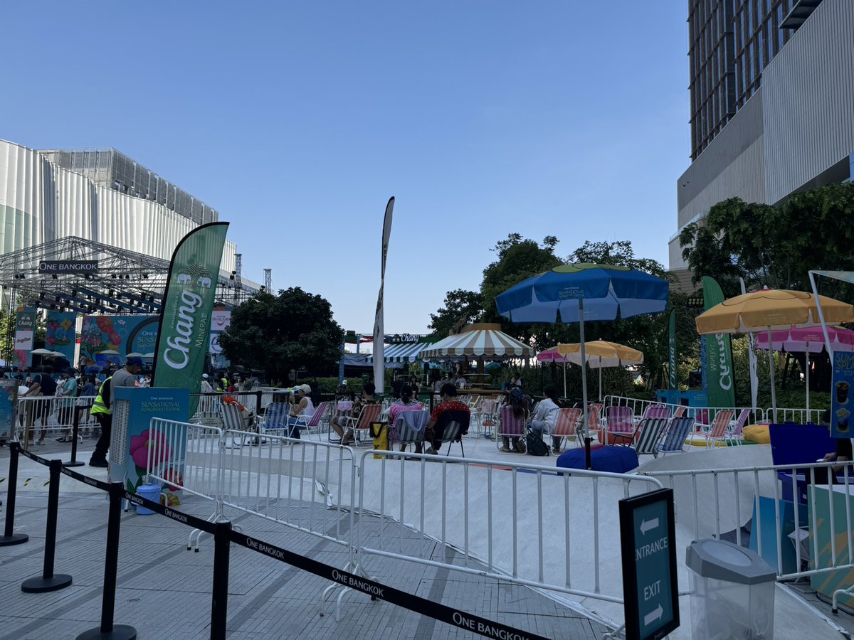 TleFirstoneTH's tweet image. 📢 One Bangkok Sunsational Songkran Fastival 2026 #TleFisrtone #เติ้ลเฟิร์สวัน

อัพเดต 15:00น. ริสแบนด์สีม่วงเข้มรอบ early access 1,000 คน หมดแล้ว แต่ยังสามารถรับริสแบนด์สีม่วงอ่อนได้เรื่อยๆจนกว่าริสแบนด์จะหมด กรณีริสแบนด์หมด