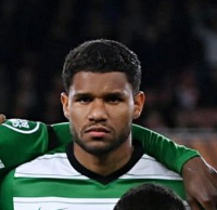 VDZSCP's tweet photo. Sabíamos que o Sporting ia dar try-hard quando o Matheus Reis nem esboçava um sorriso. Neste jogo virou prime maldini e o esgaio prime roberto carlos. https://t.co/tYcxKtUkaR