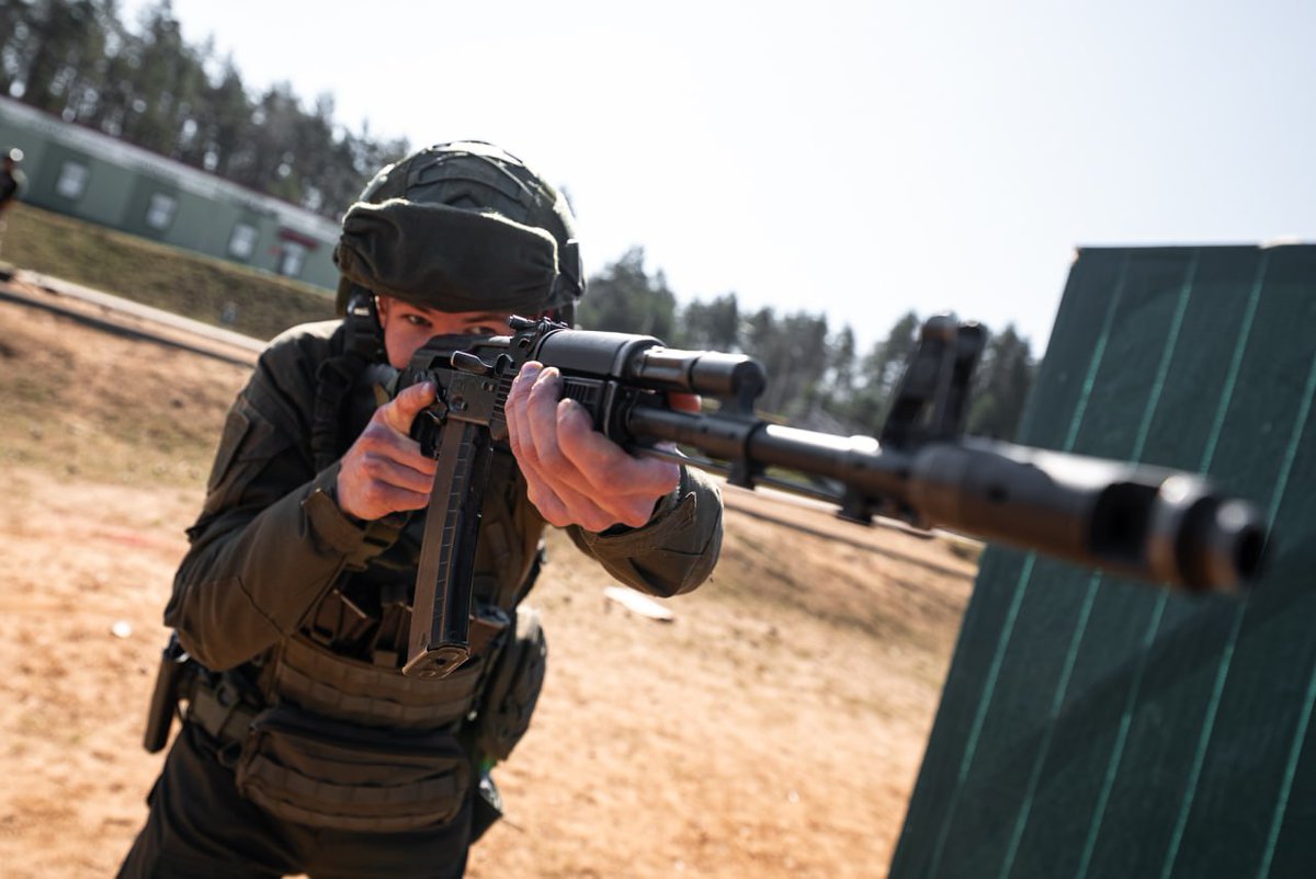 TheGreyPatriot_'s tweet photo. π§πΎπ·πΊ Today's training of kursants of Faculty of Internal Troops.
OTs-03 SVU in use - its their standard issue.
Part 1 of 2
#Russia #Belarus #Belarusian #Today #InternalTroops #Police #Security #Training #Tactical #Kursants #MVD #AK74 #AGS17 https://t.co/fqm9tYygye