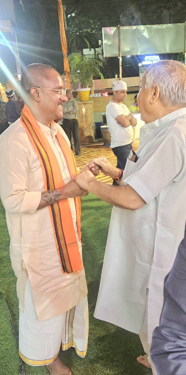 merohittsaxena's tweet image. I, Me &amp;amp; Myself #Country #1st...

पिता तुल्य श्री Gulshan Dhupar जी की वैवाहिक वर्षगाँठ पर उपस्थित हो , अपनी शुभकामनाएं प्रेषित कर  आशीर्वाद प्राप्त किया .. महादेव से कुशलता एवं स्वास्थ की कामना 🙏🏻