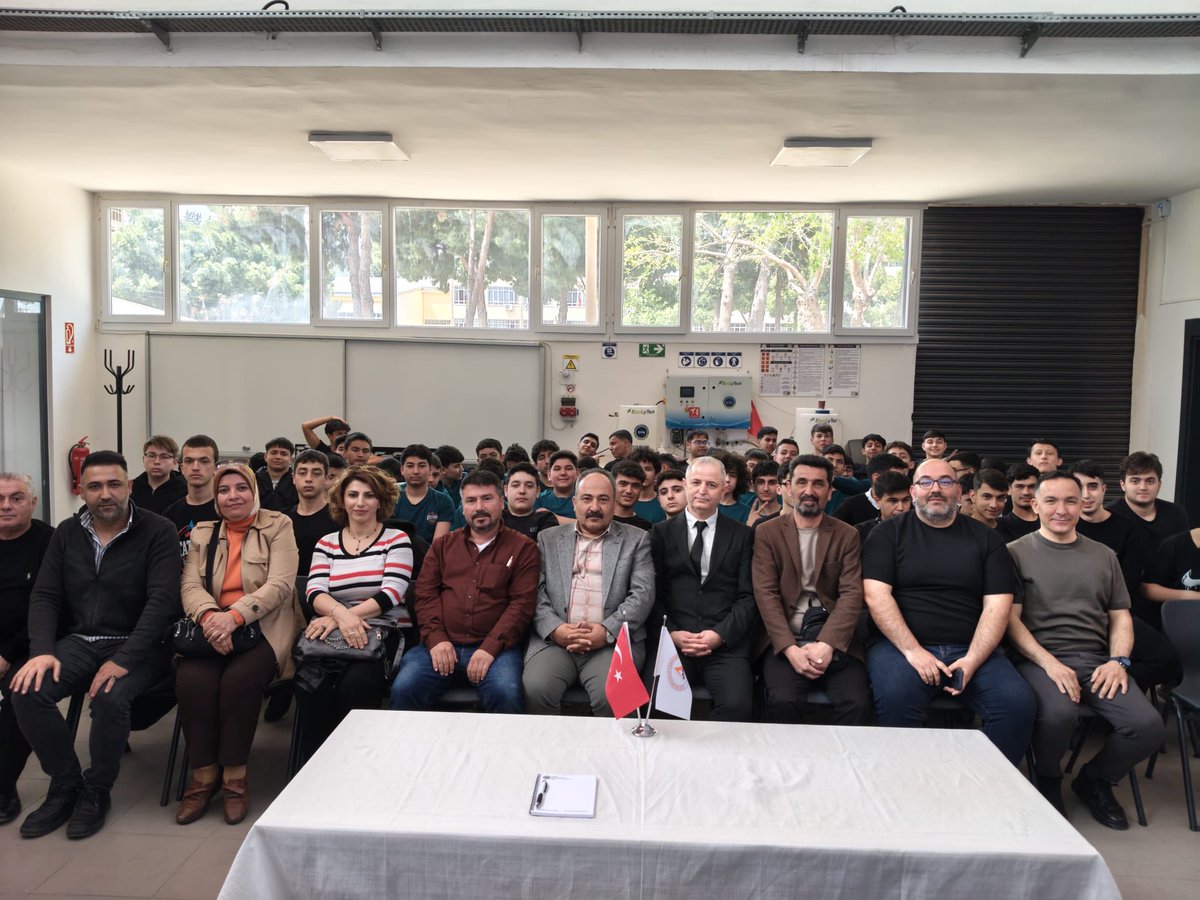 Elektrik-Elektronik alanı, Elektronikçiler Esnaf Odası yöneticileri ile bir araya geldi.

<a href="/tcmeb/">Millî Eğitim Bakanlığı</a> <a href="/Yusuf__Tekin/">Yusuf Tekin</a> <a href="/skaygusuz/">Salih Kaygusuz</a> <a href="/valiatillatoros/">Atilla Toros</a> <a href="/MersinMEM/">Mersin İl Millî Eğitim Müdürlüğü</a> @muhammed0744 <a href="/Nazmikendigelen/">Nazmi kendigelen</a> <a href="/kutlutekinbas/">Kutlutekin BAŞ</a> <a href="/FatihBurgut/">Fatih BURĞUT</a> <a href="/BaykalBasdemir/">Baykal BAŞDEMİR</a> <a href="/HarunUZER/">🇹🇷Harun ÜZER 🇹🇷 Türkiye Devlet Görevlisi</a> <a href="/toroslarmem/">Toroslar İlçe Milli Eğitim Müdürlüğü</a>
<a href="/kaanaydemir_33/">Kaan AYDEMİR</a> <a href="/OmerYigit8161/">Ömer YİĞİT</a>