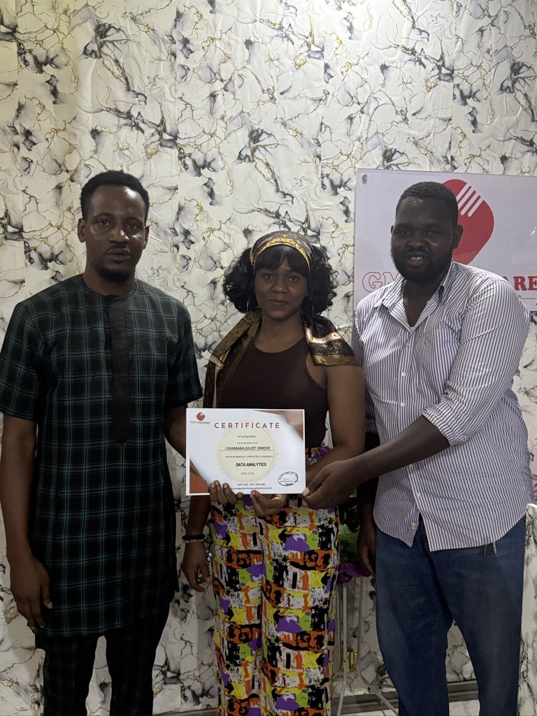 From raw data to real insights 📊🎓
She started with little knowledge and today she graduates as a Data Analyst.
Proud of your growth and consistency—this is just the beginning.