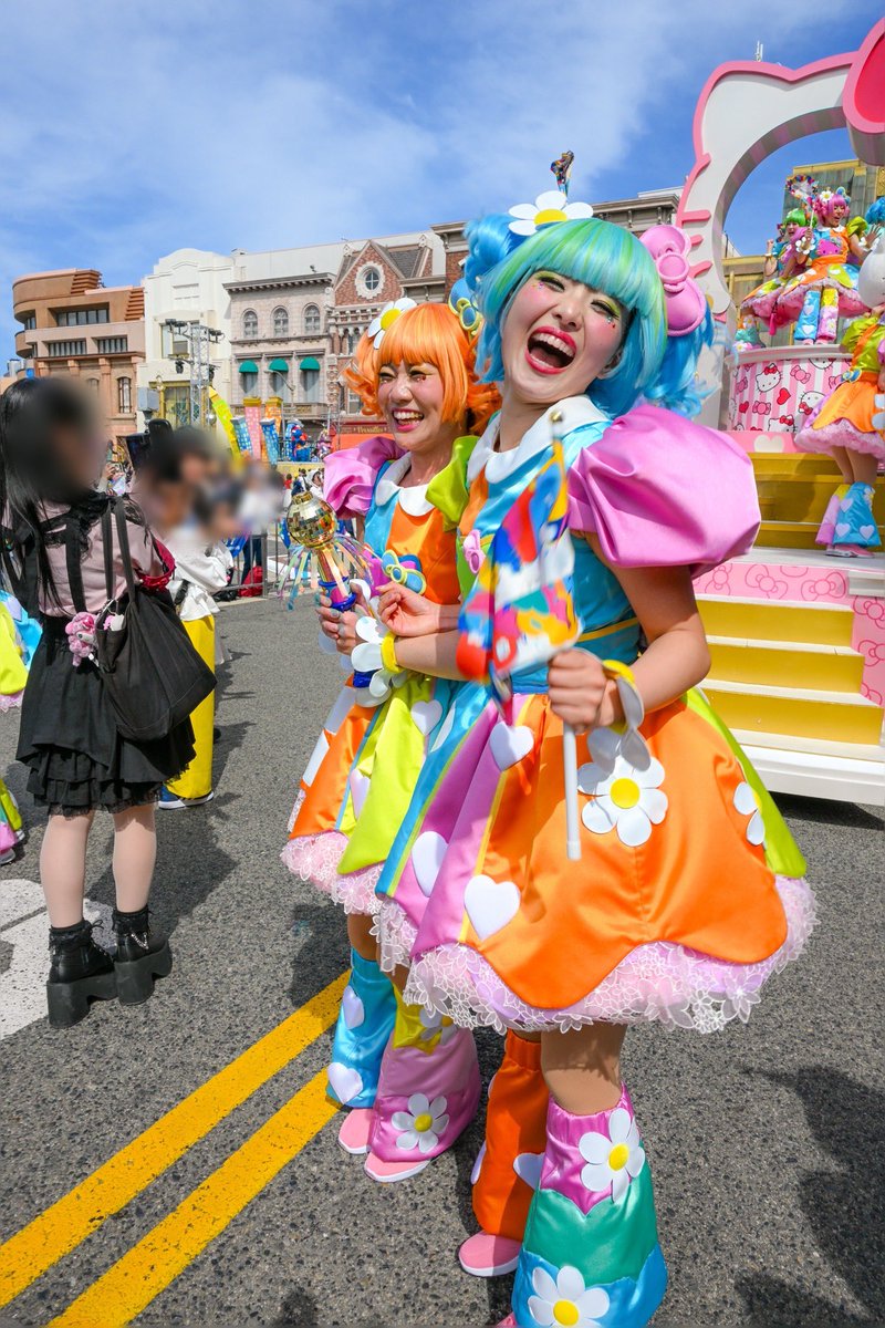 sandeoru's tweet photo. NO LIMIT! パレード
～Discover U!!! バージョン～

ほのかちゃん
ゆまちゃん

#USJ
#USJファン https://t.co/i8pI8Tz673